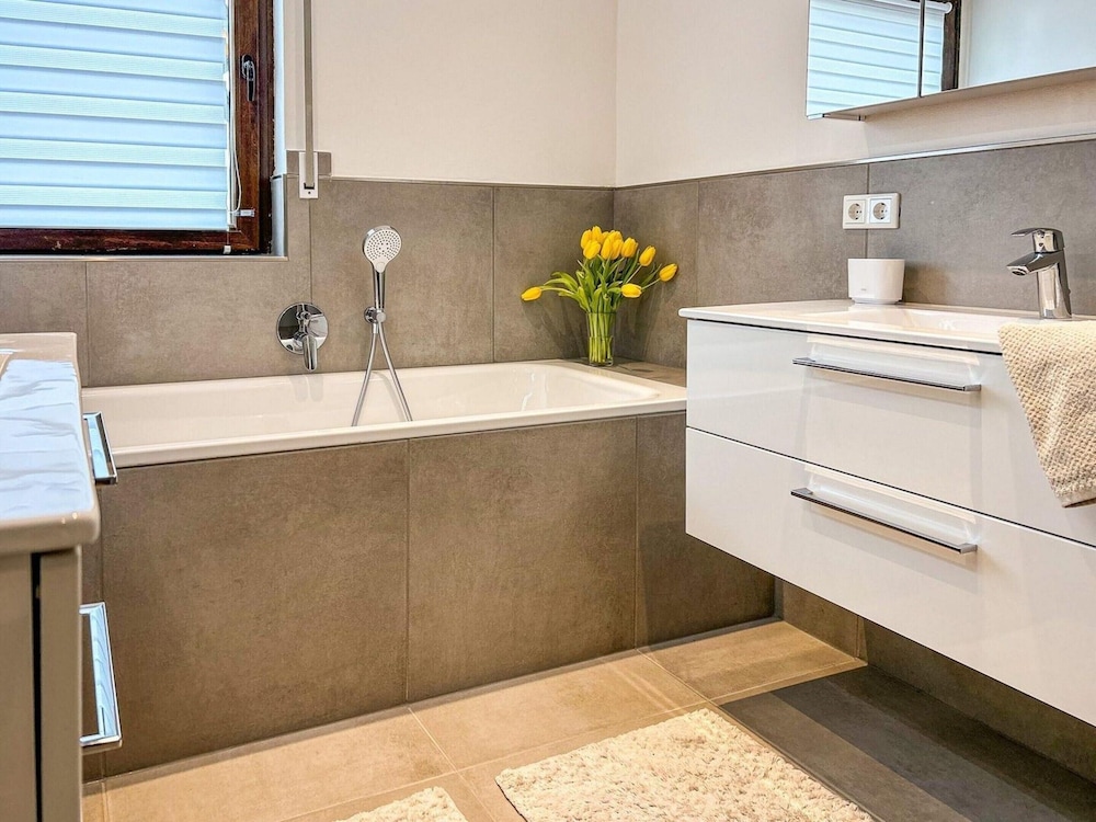 Modernes Split-level Haus Nahe am Hennesee