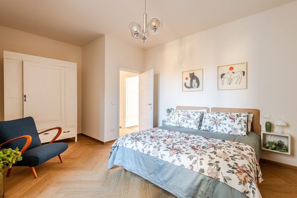 Casa Dante in Lucca With 3 Bedrooms and 2 Bathrooms