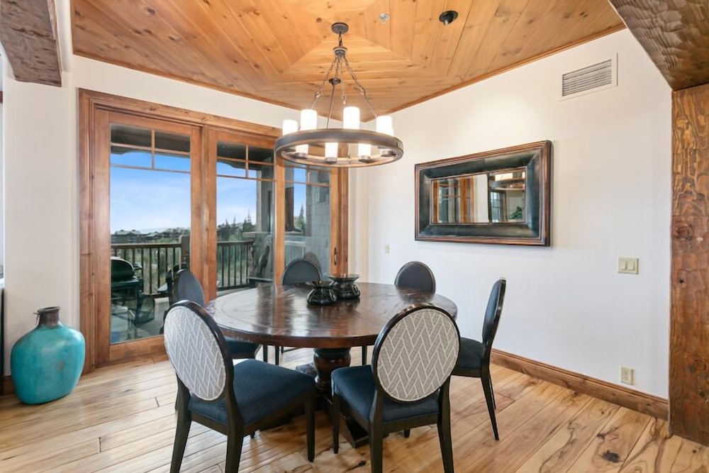 Grand Lodge - 3 Bedroom Deluxe #407 - Ski-in/out 3 Condo