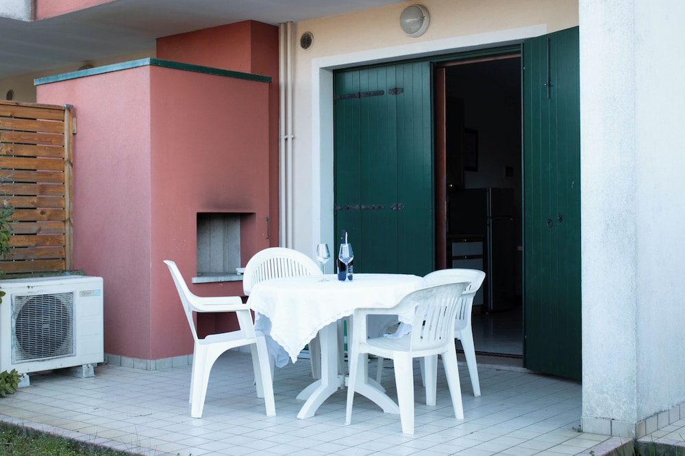 Comfortable Flat With Patio and Pool