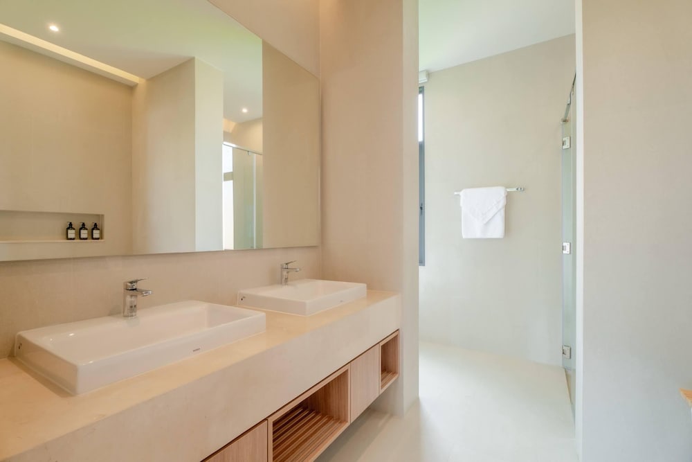 Modern Tropical Pool Villa - Saiyuan