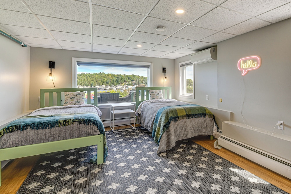 Waterfront Getaway: Lake Champlain Family Retreat!