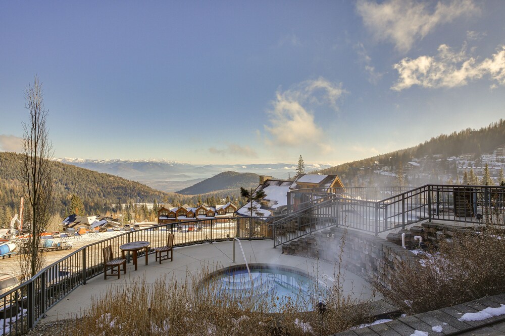 Luxe Schweitzer Condo w/ Hot Tub: Ski-in/ski-out! view 3