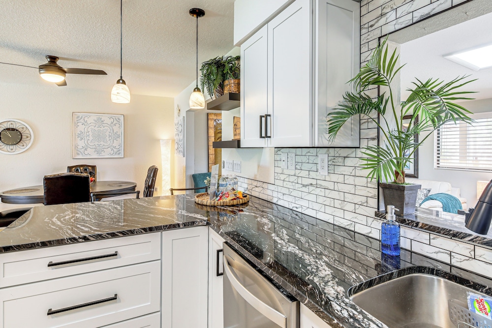 NEW Listing! Gorgeous Poolside Views: Havasu Haven