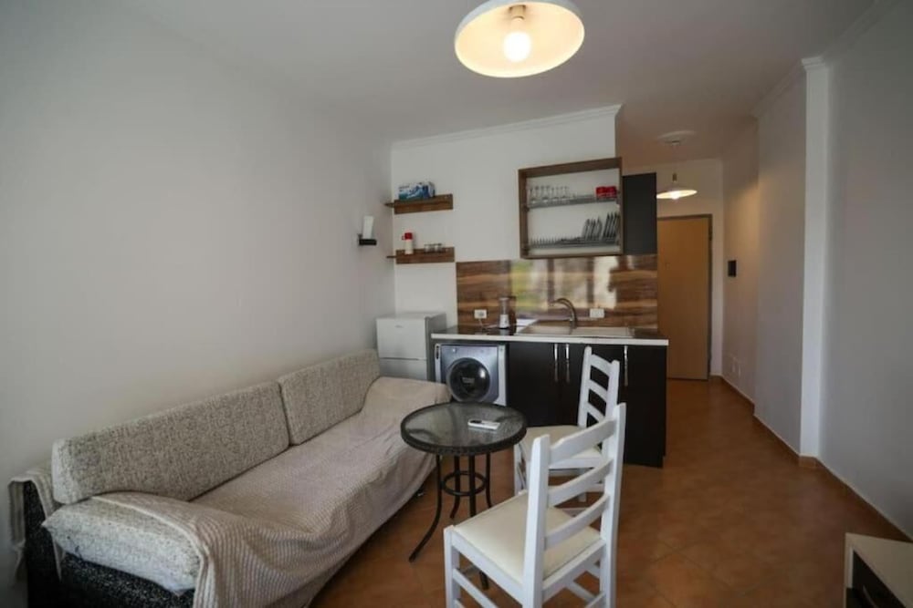 Tirent Apartment-Beachfront Studio at Shkembi i Kavajes