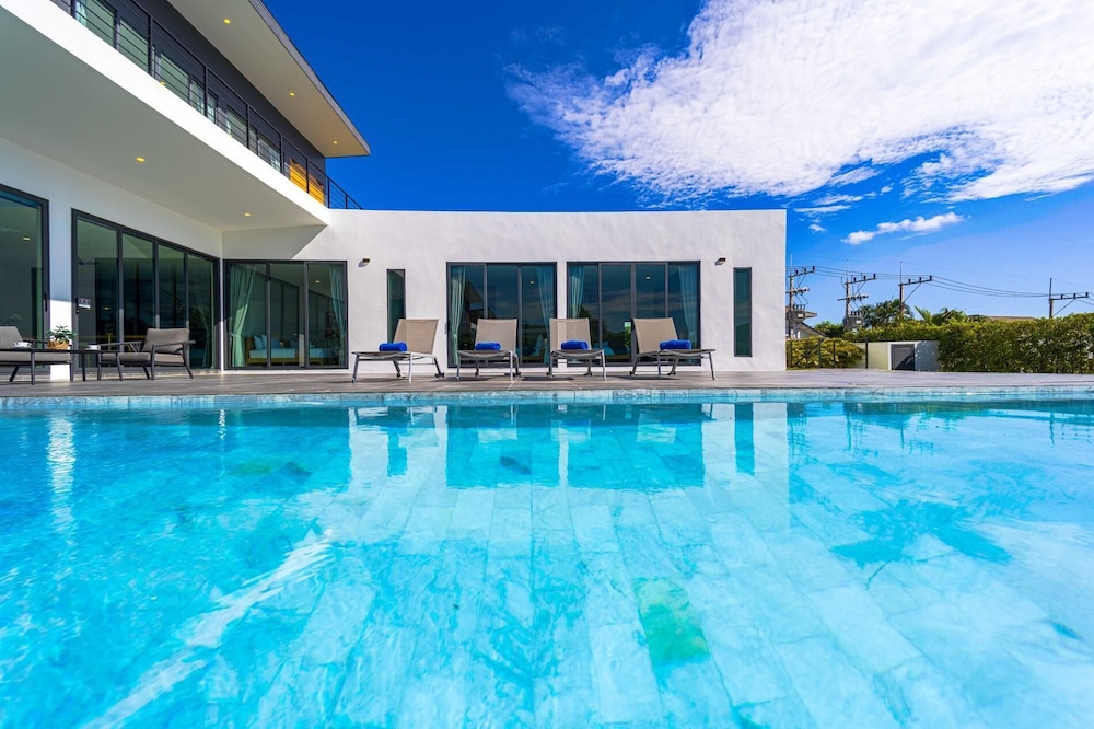 Luxury 5 Bedroom Pool Villa KH-C1
