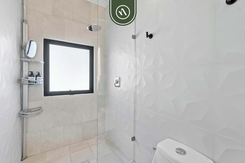 Restored Historic 2 BR Condo in Downtown - Pool