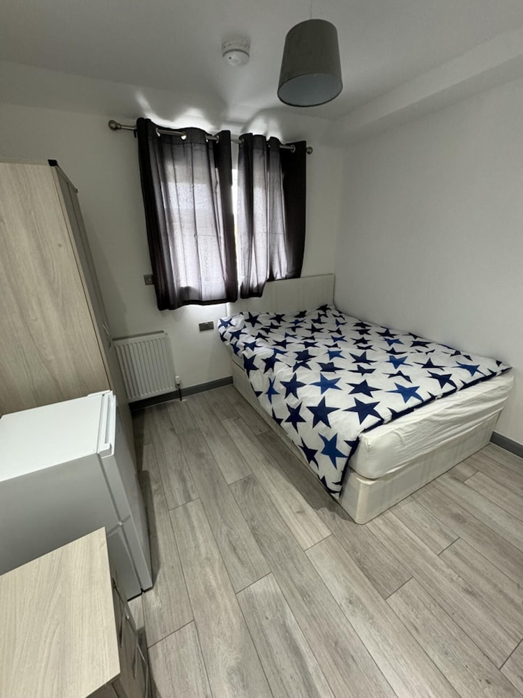 Drayton Dream House - 6 Bedrooms view 4