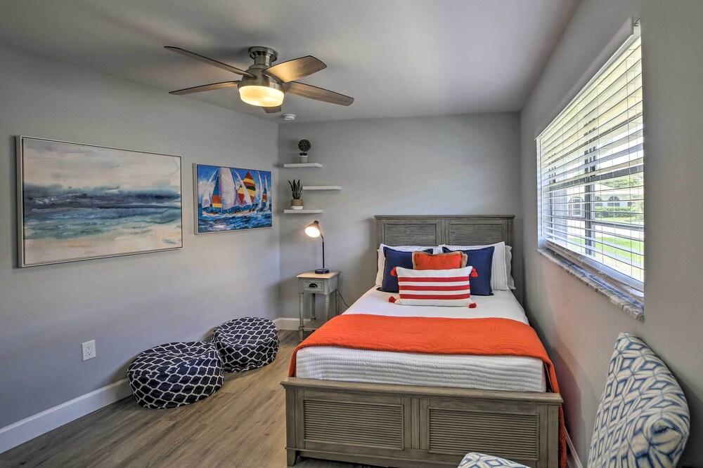 Chic Beach House With Lanai and Private Yard! view 5
