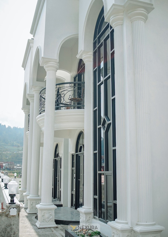 Grand House Nexura Collection