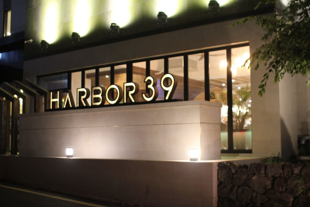 Cheonjiyeon Crystal Hotel 68