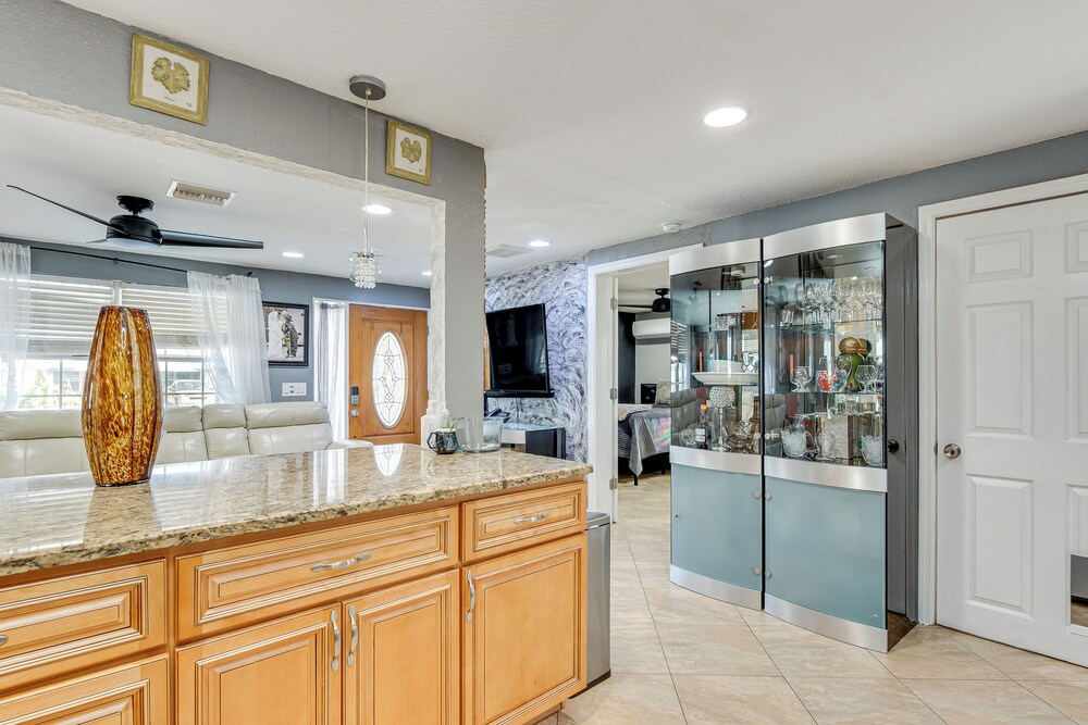 8 Mi to Sunset Beach: Home w/ Large Patio + Pool!