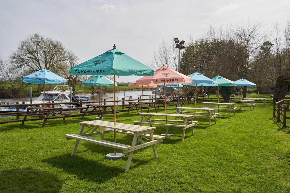 Tewkesbury Vacations - The Fleet - Property Image 12