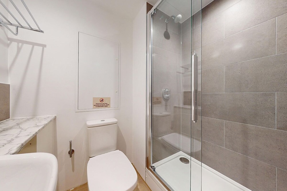 Student Only, Elegant Bronze Studio in Paddington