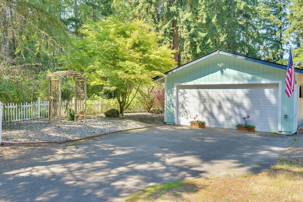 Waterfront Gem on Lake Saint Clair w/ Private Deck