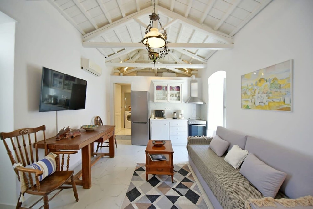 A Sea-licious Vacation - Chic Style in Hydra