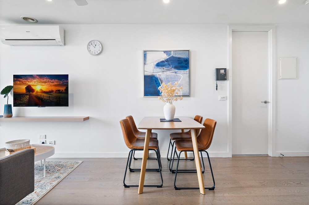 Renovated 2-bed Apartment With Balcony