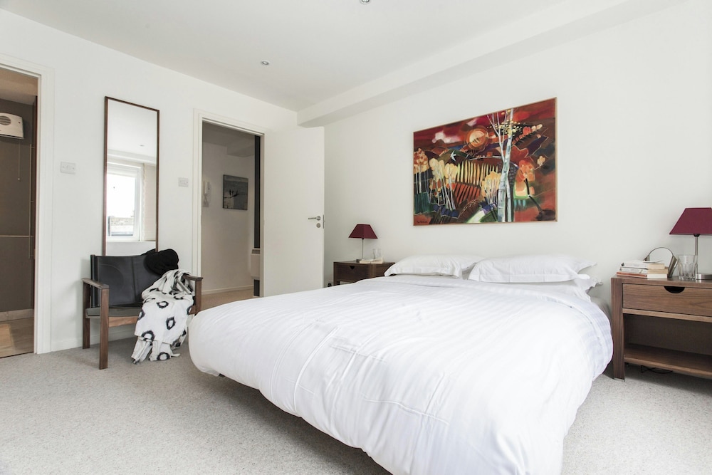 Lambs Conduit Street by Onefinestay