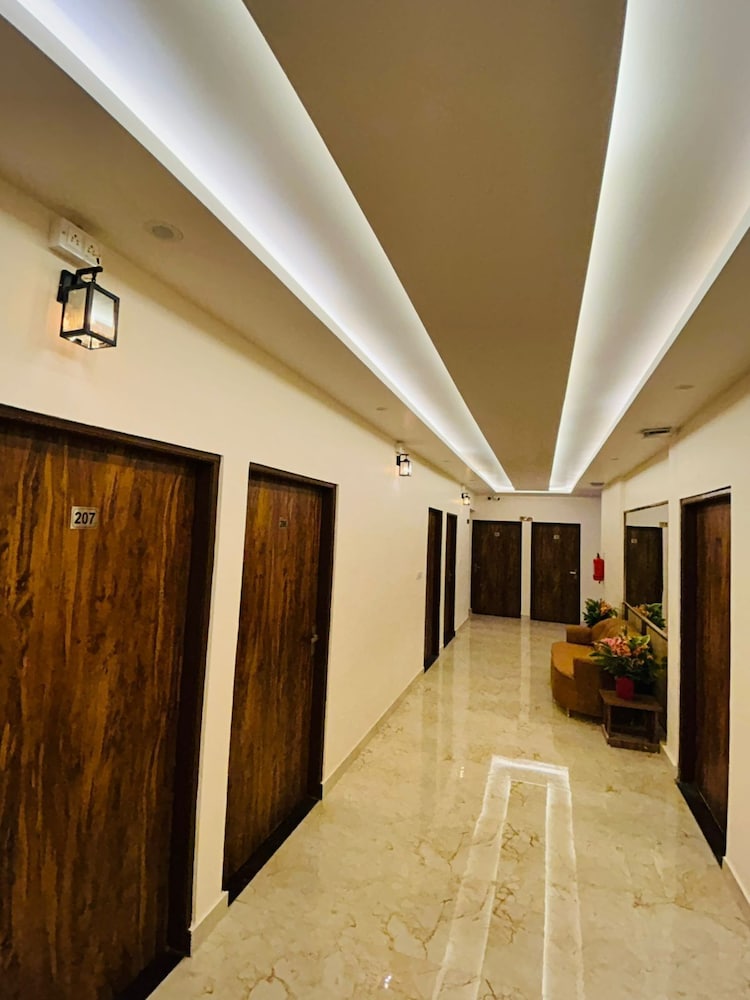 Hotel DVL INN- Near Jalmahal Jaipur