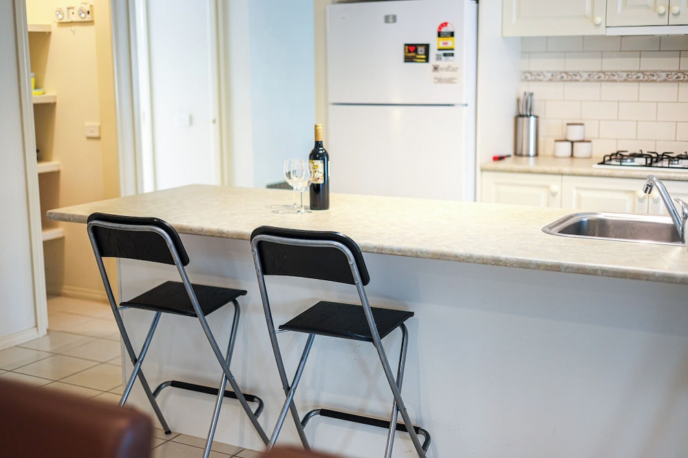 StayAU Family Retreat w/Pool Table in Cranbourne