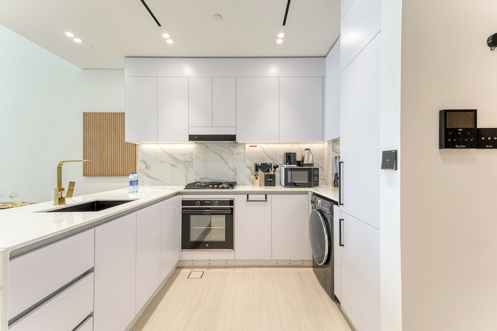 PVH - Vibrant 1BR in Binghatti Amber