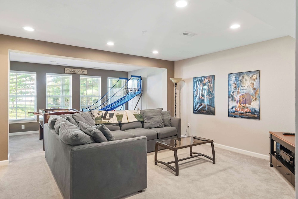Creekside Getaway Stay for 8