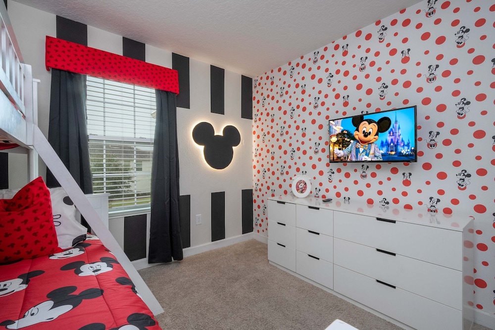 Home 6bed Themed Rooms Game Room Storey Lake