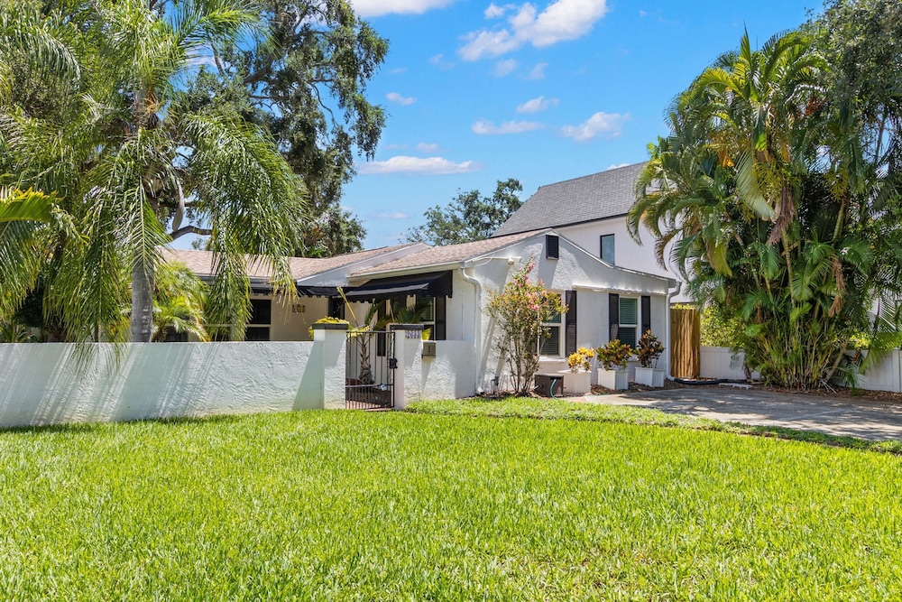 NEW Sunset Serenity - South Tampa Home With Pool
