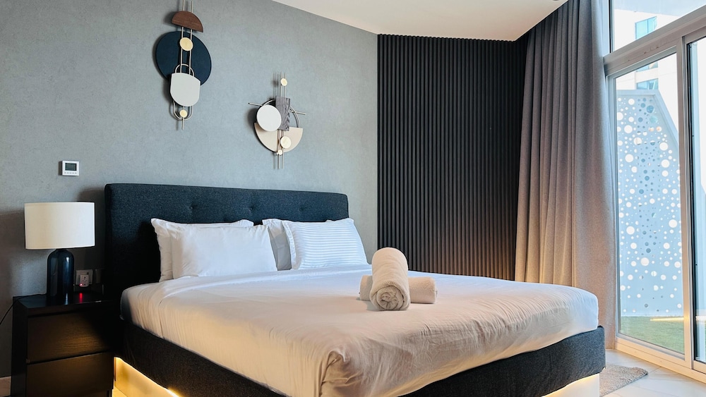 Premium 2 Bed Millennium Apartment