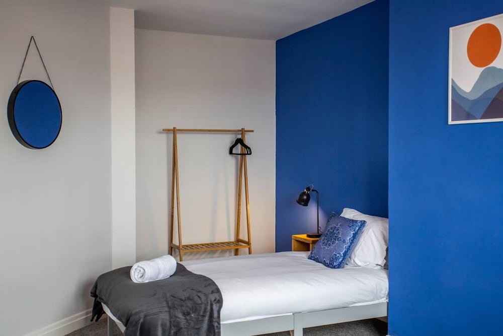 Large 3 Bed Apartment-sea Road