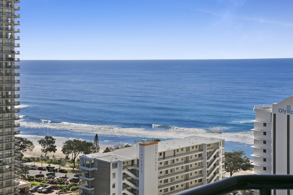 Ocean View 2-bed Studio In the Heart of Surfers