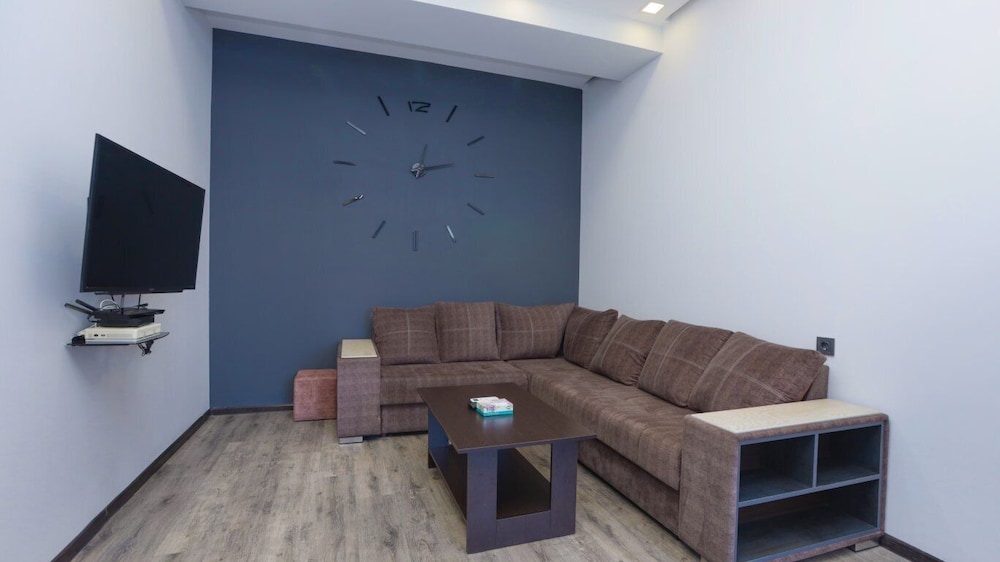 Stay inn on Mashtots 13.1