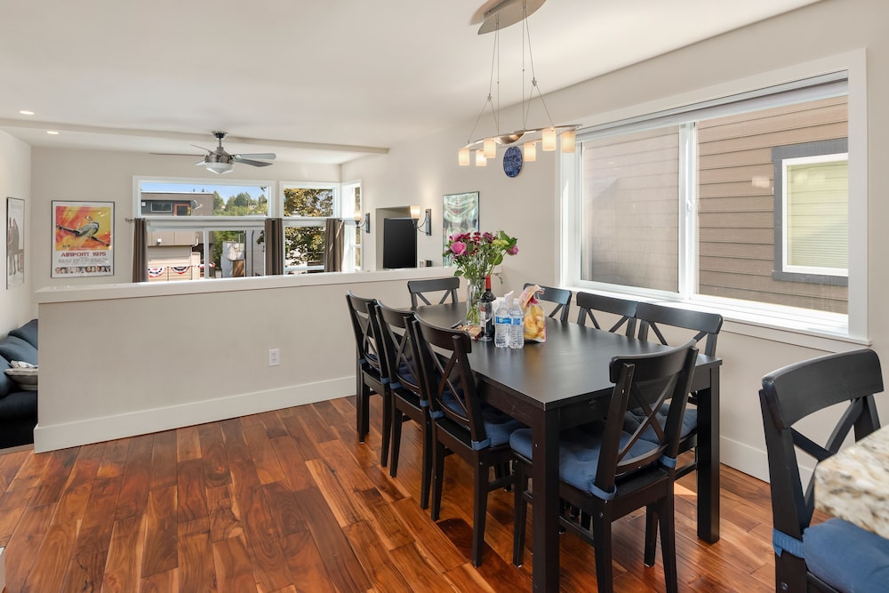 Seattle Vacation Home: The Aerodrome