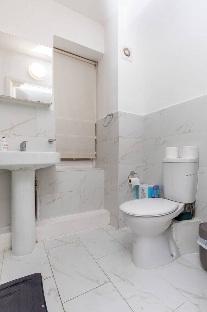 Spacious 1BD Flat 2 Mins to Hyde Park - Mayfair!
