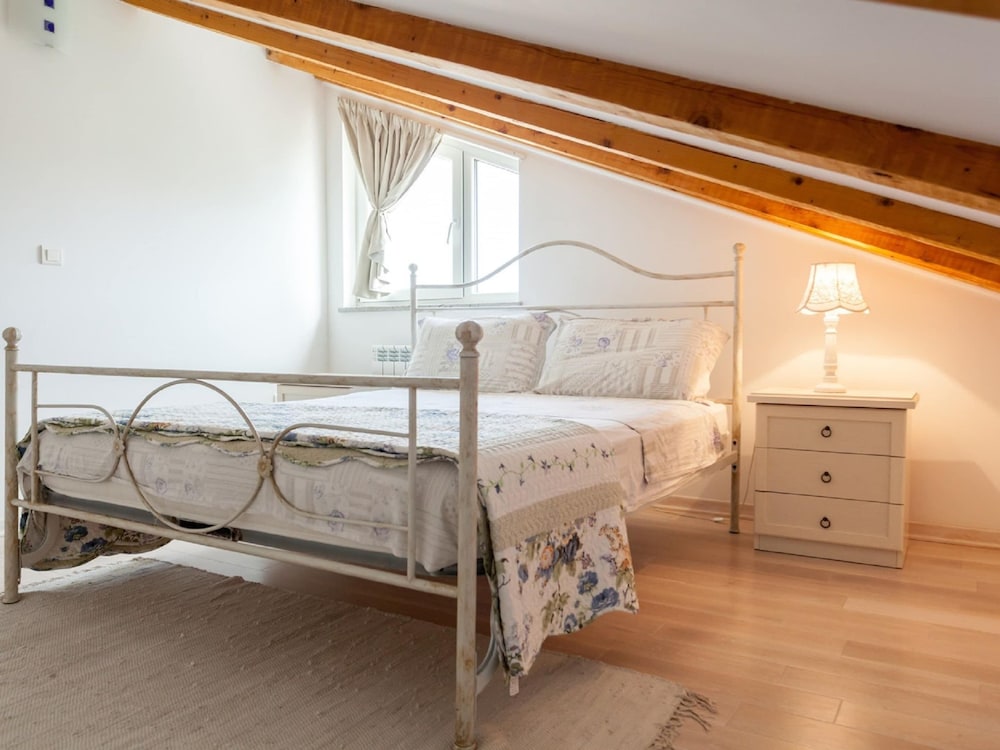 Spacious Apartment in Vantacici near Sea view 2