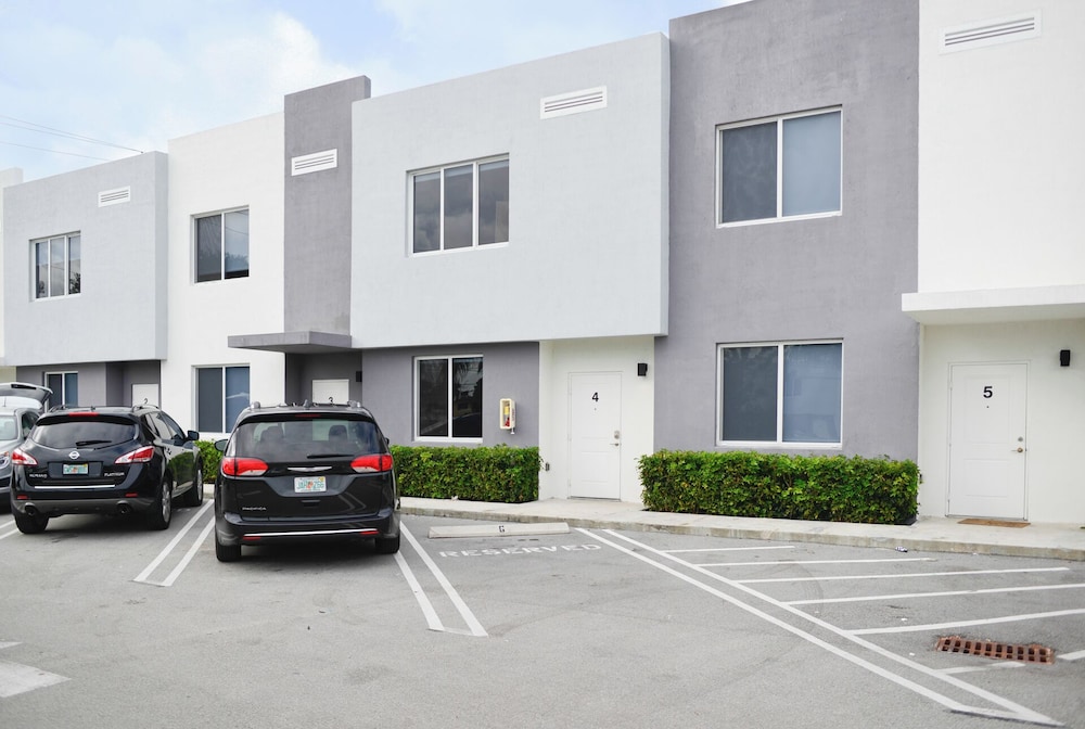 Prime Townhouses Near Design District