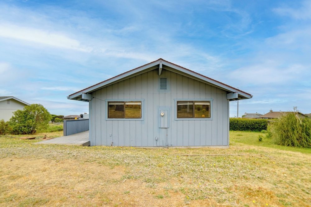 Beach Access & Hot Tub: Coastal Gem in Manchester