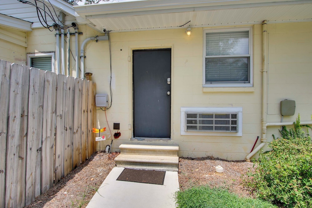 Commuter-friendly Rental Unit in Greenwood!