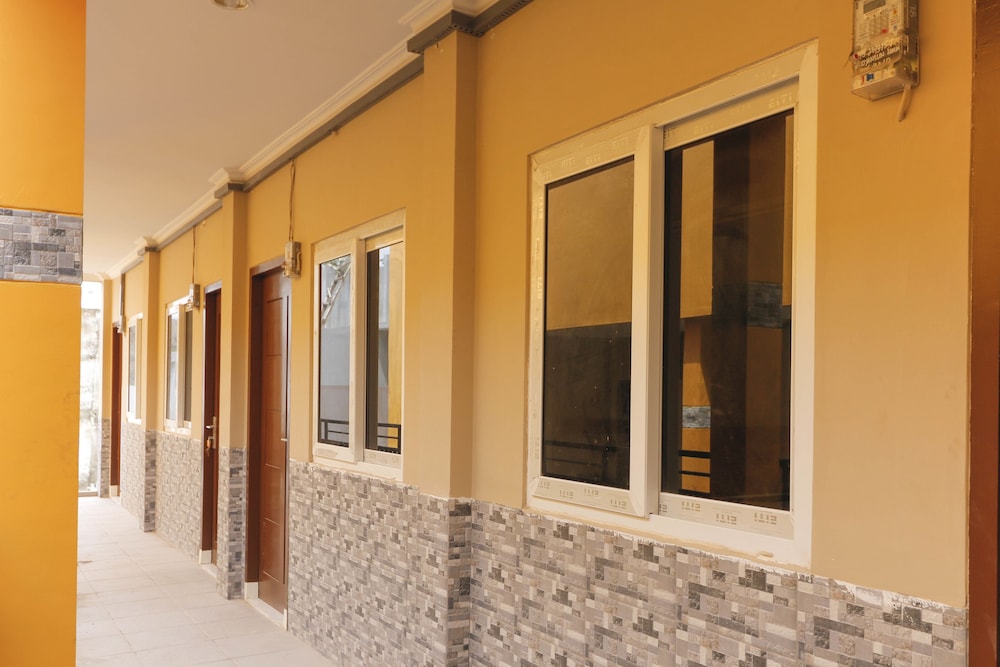 RedDoorz Plus near Palembang Square Mall