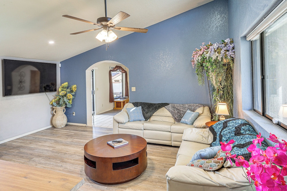 4 Mi to Beach & Boat Ramp: Lake Havasu City Abode!