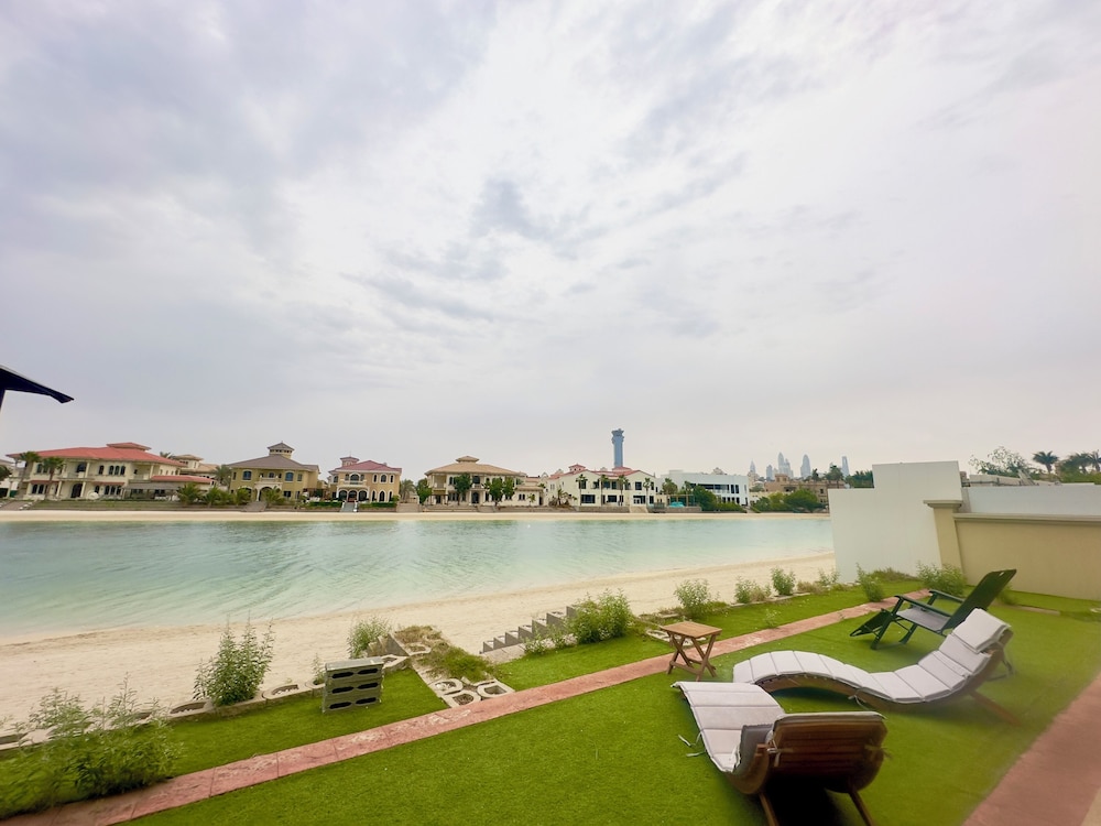 Private Palm Villa - Mint Stay
