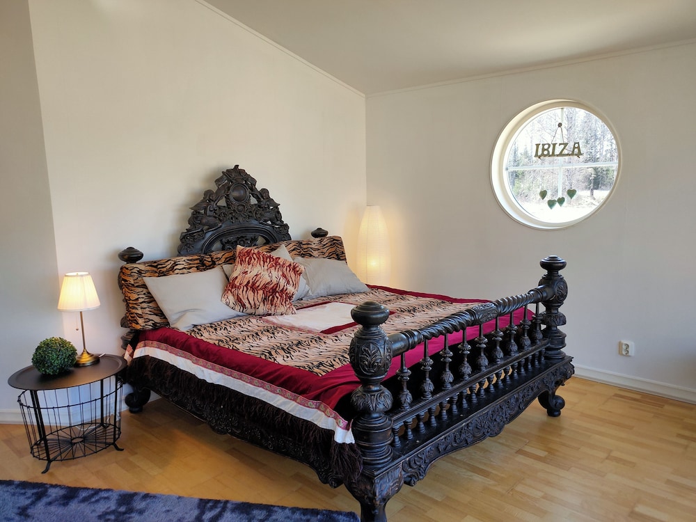 Charming 2-bed House at the Lake Close Gustavsfors view 2