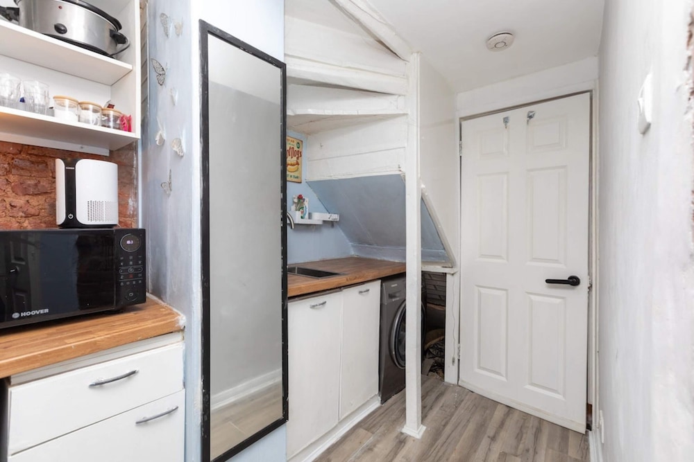 Cosy Studio Apartment view 4