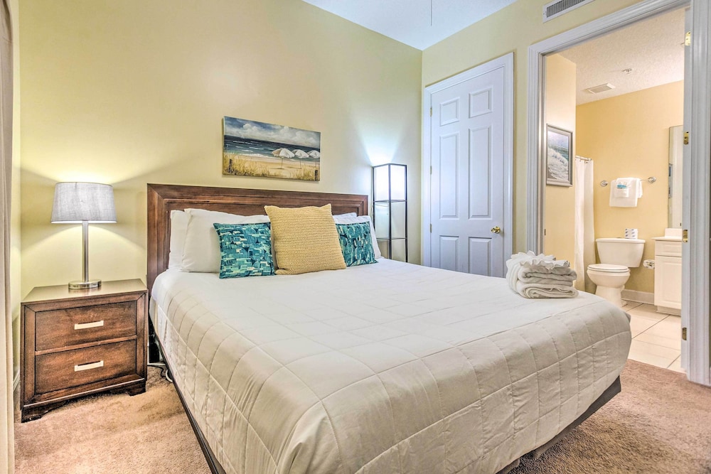 Beachfront Condo w/ Resort Amenities & Ocean Views