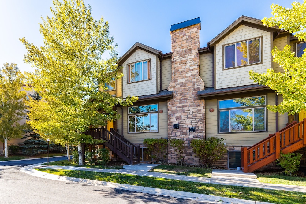 Bear Hollow Heaven Private Hot Tub 4 Bedroom Luxury Condo view 5