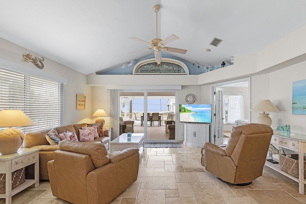 5550 Palmetto Paradise: 3br W/ Gulf Views, Heated Pool 3 Bedroom Home