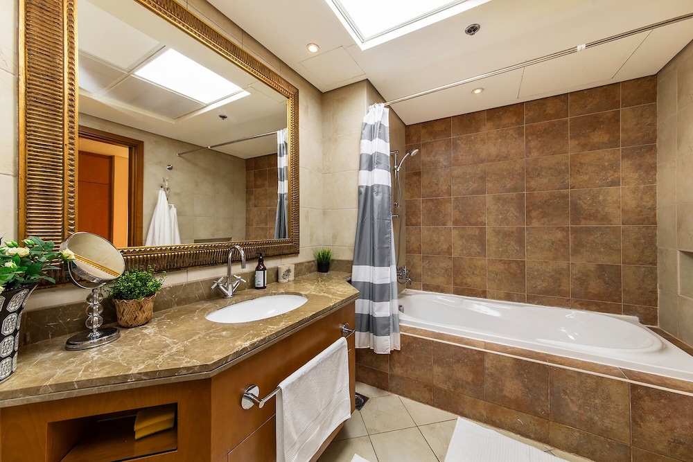 Excellent 2 bedroom at Al Fattan