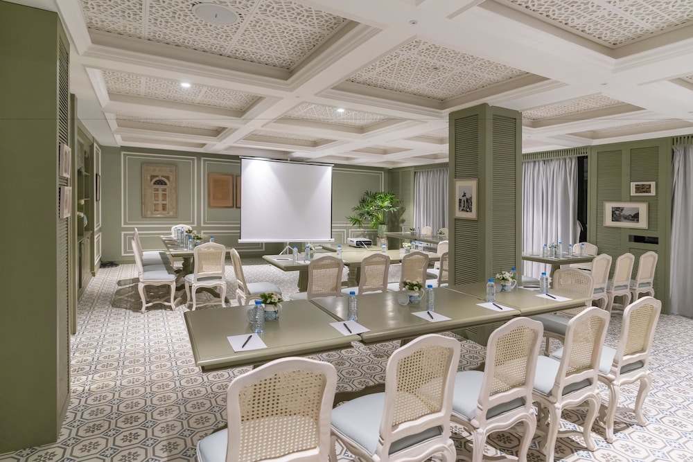 Au Lac Charner Hotel 46