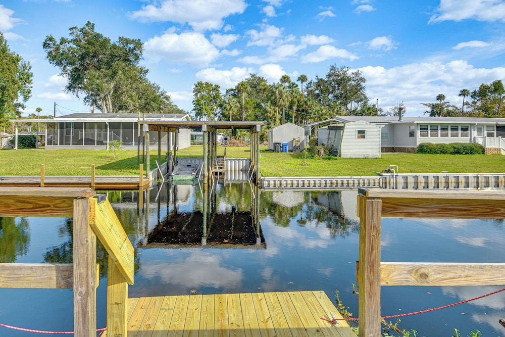 Riverside Retreat w/ Boat Dock in Sunny Astor!