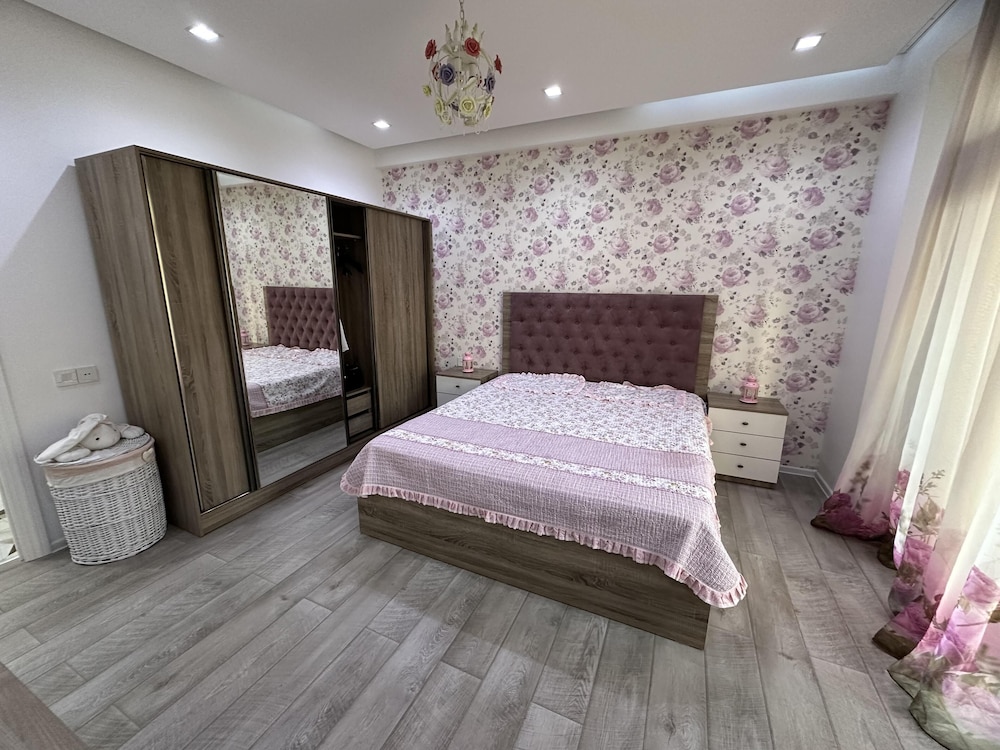 Charming 2-bed Apartment in Baku City Center